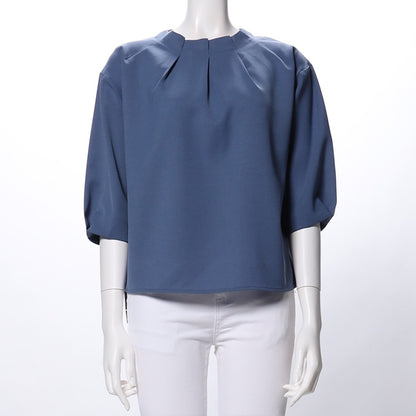 タックネックラインブラウス