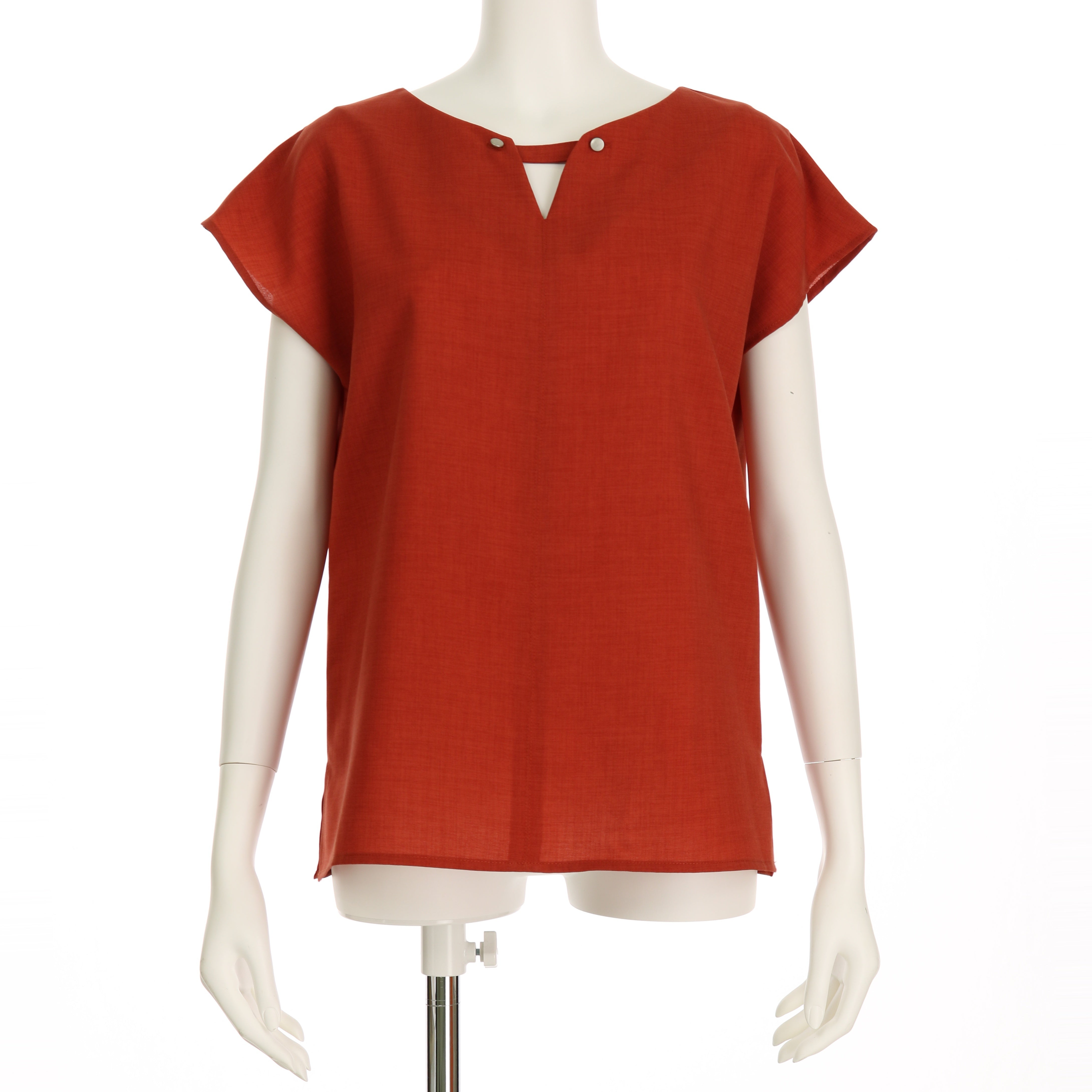 ネックラインアクセントブラウス