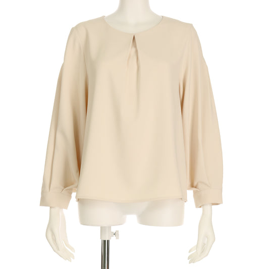 Vネックタックブラウス