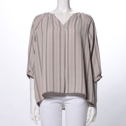 ストライプ柄スキッパーネックブラウス