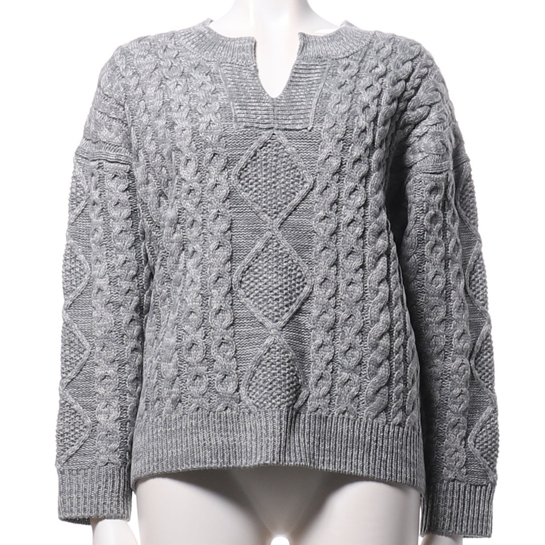 オープンフロントネックケーブル編みニット