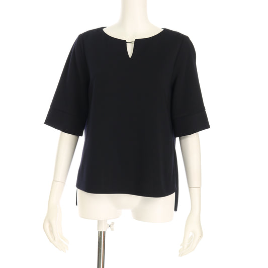 メタルパーツ付き高収縮ポリエステルブラウス