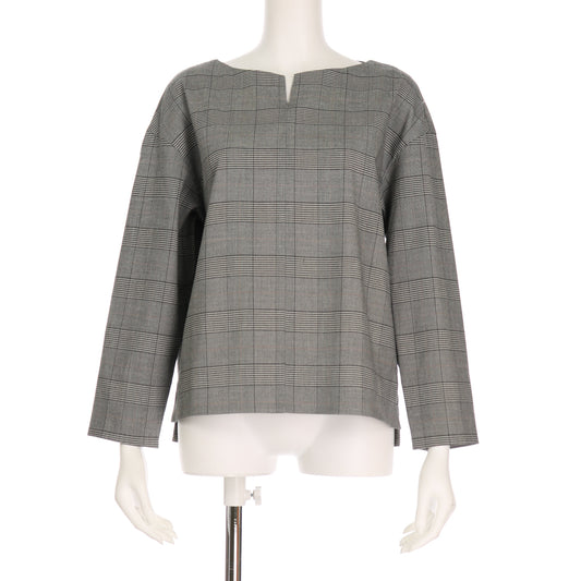 オープンフロントネックブラウス