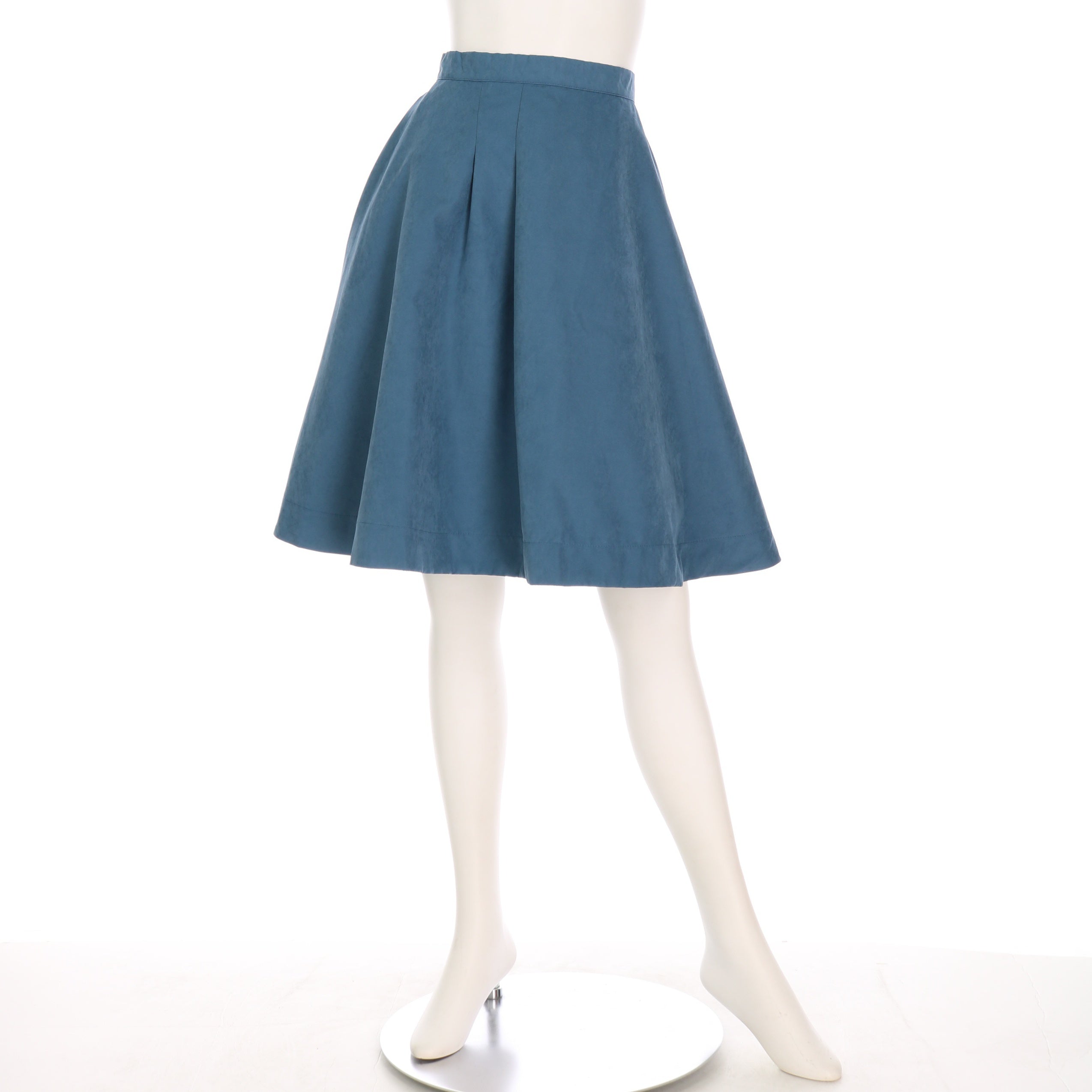 タックデザインピーチスキンフレアスカート