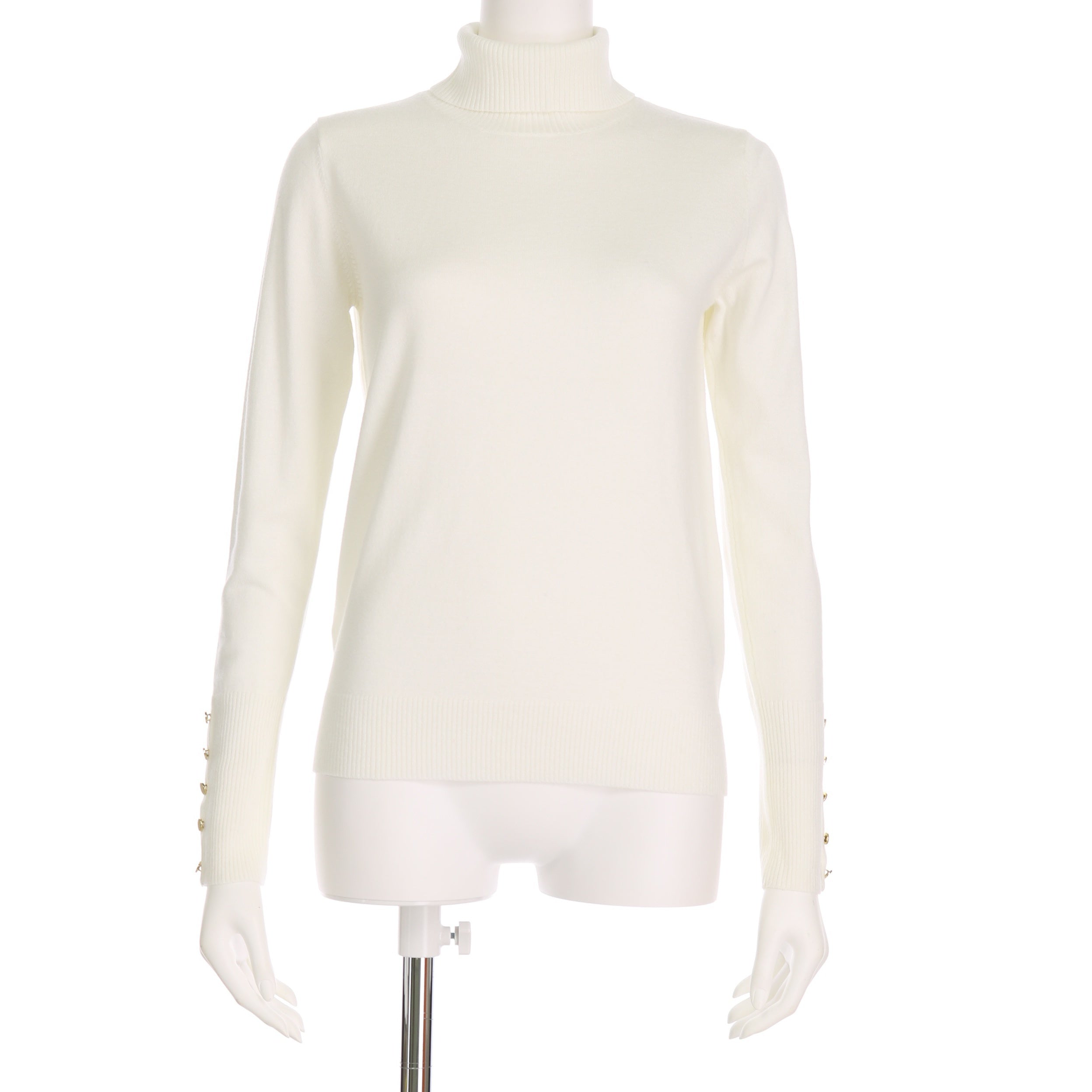 袖のボタンアクセントタートルネックニット