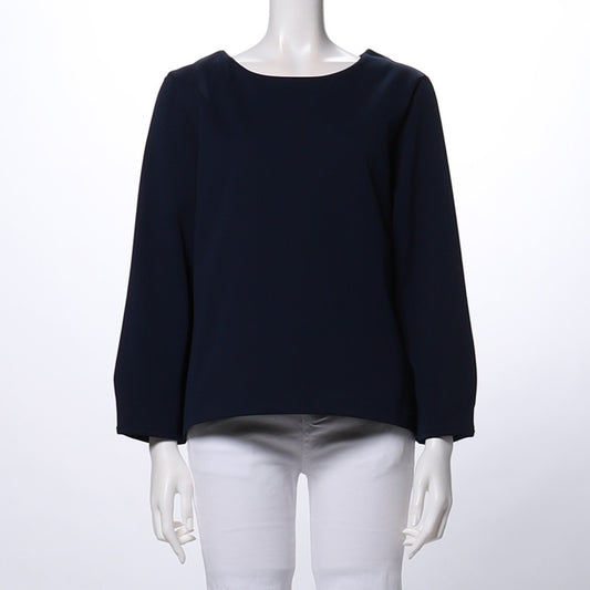 デコルテライン美人ラウンドネックブラウス