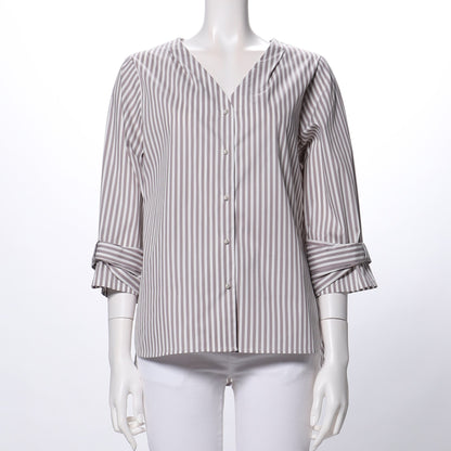 お袖デザインポイントVネックストライプブラウス
