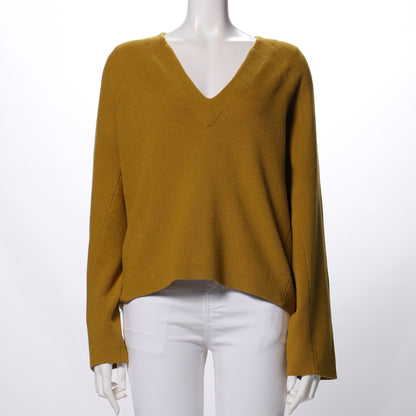 Vネックミドルゲージニット