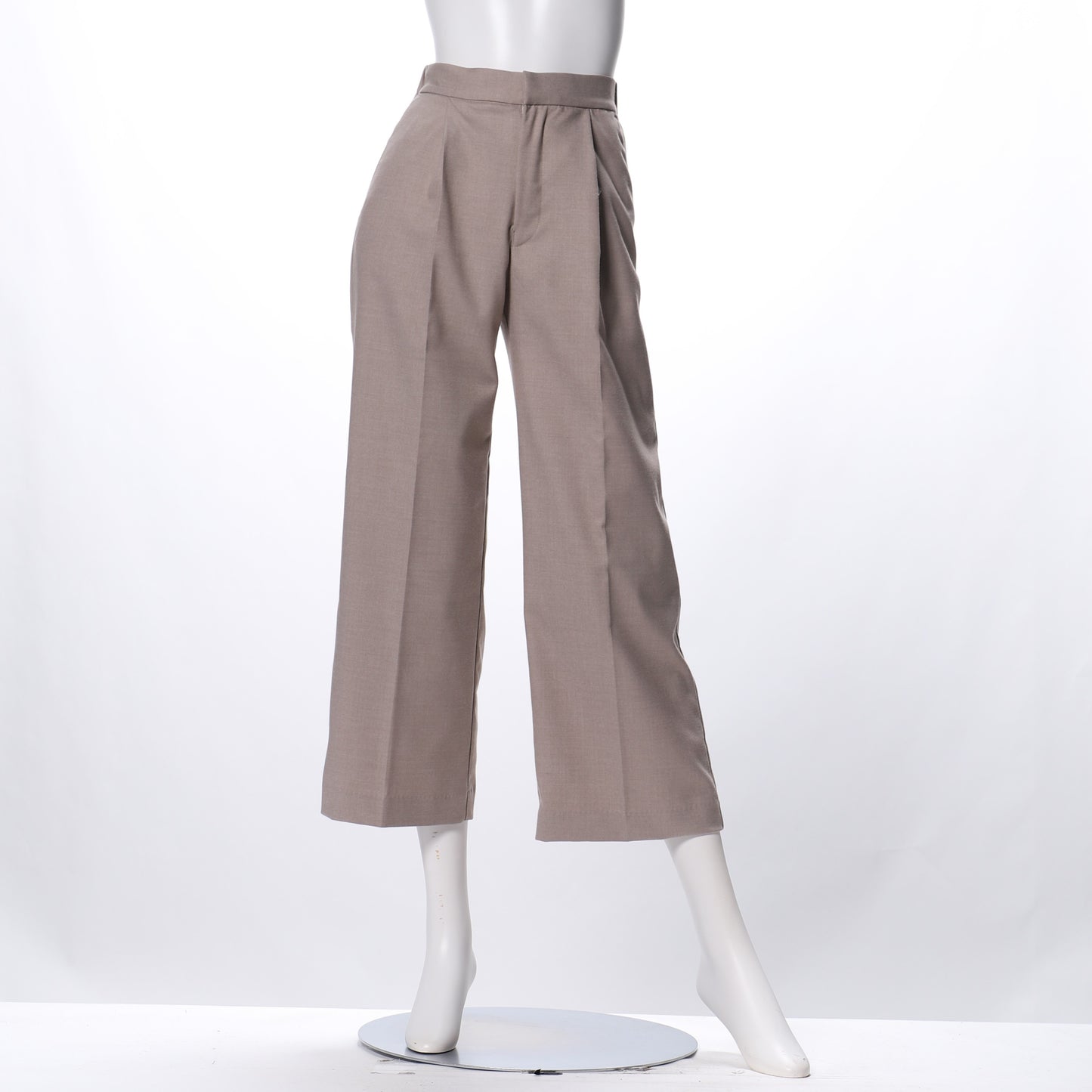 タック入りワイドパンツ