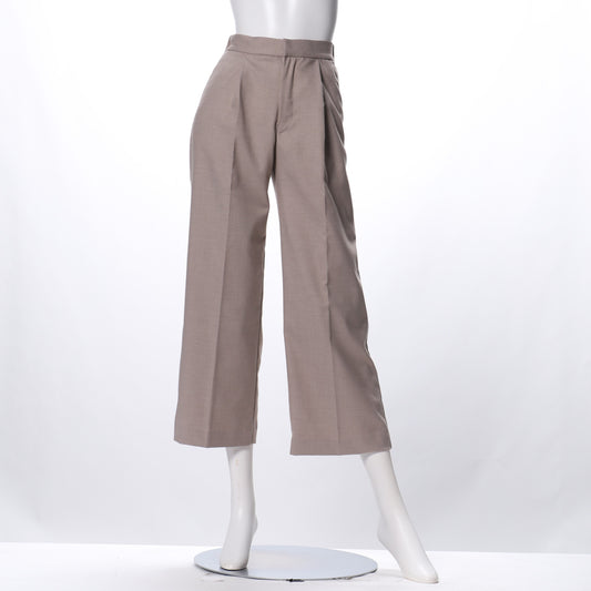 タック入りワイドパンツ