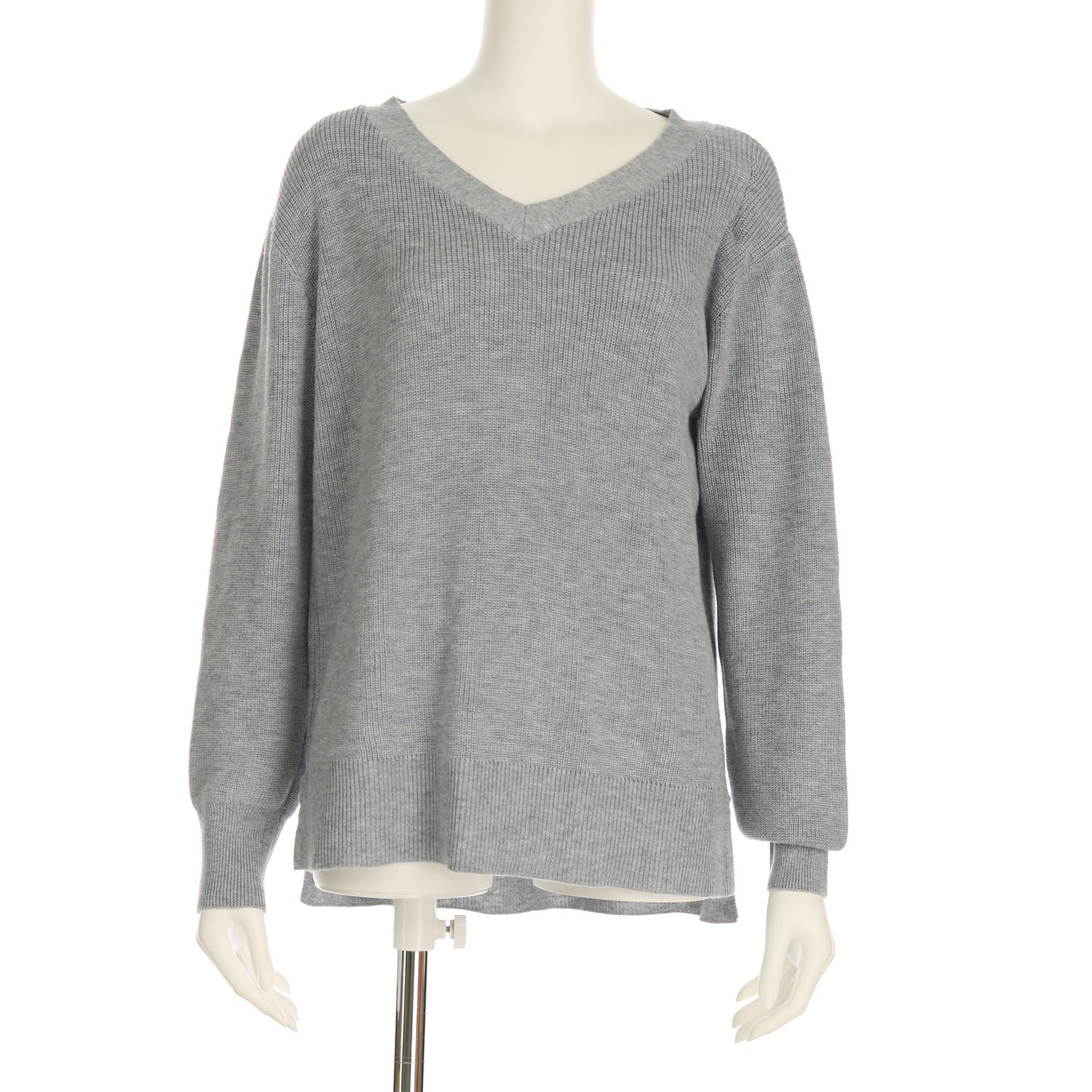 ゆったりシルエットVネックニット