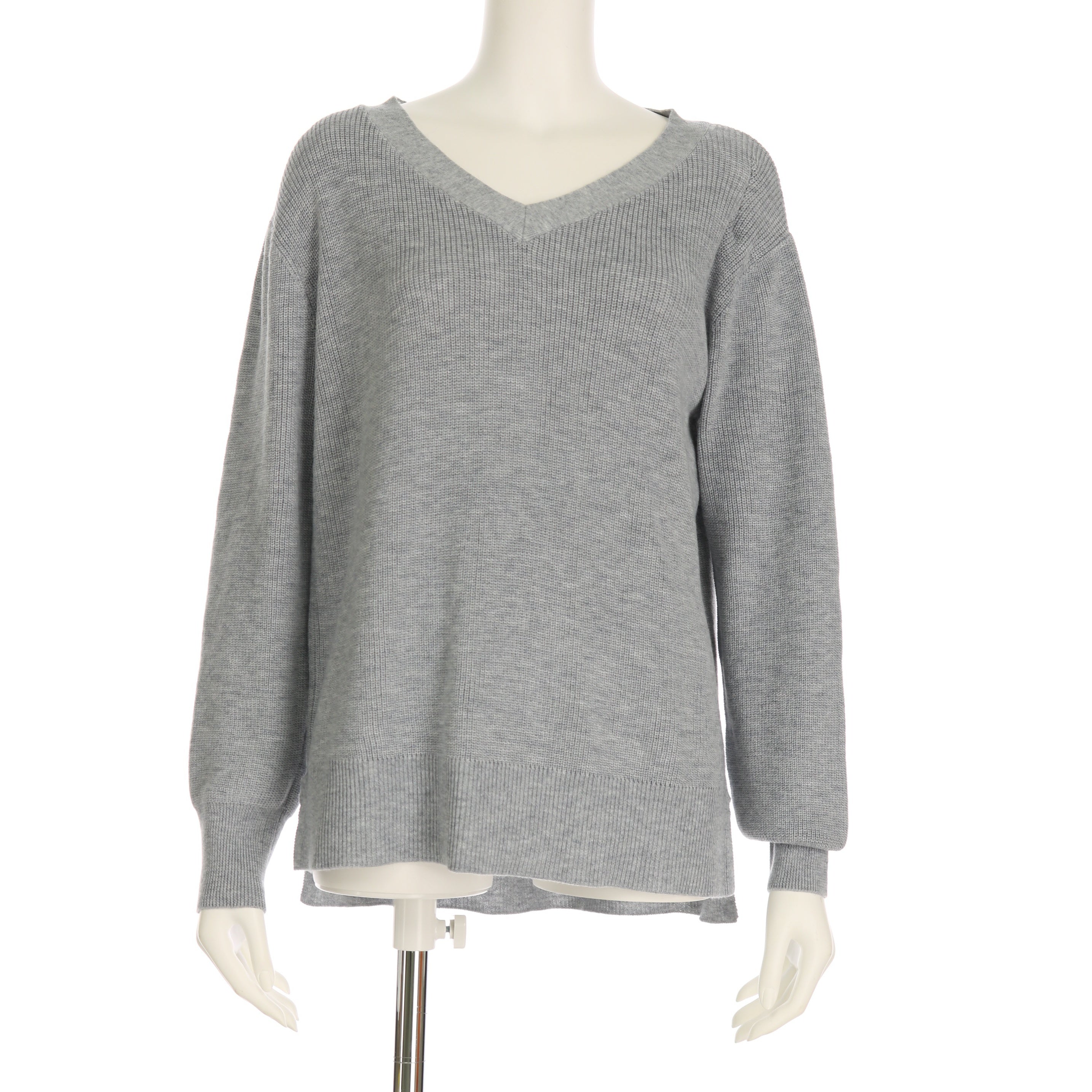 ゆったりシルエットVネックニット