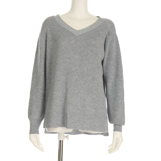 ゆったりシルエットVネックニット