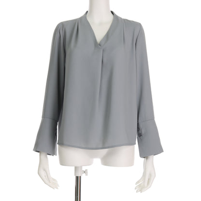 カフス袖Vネックブラウス