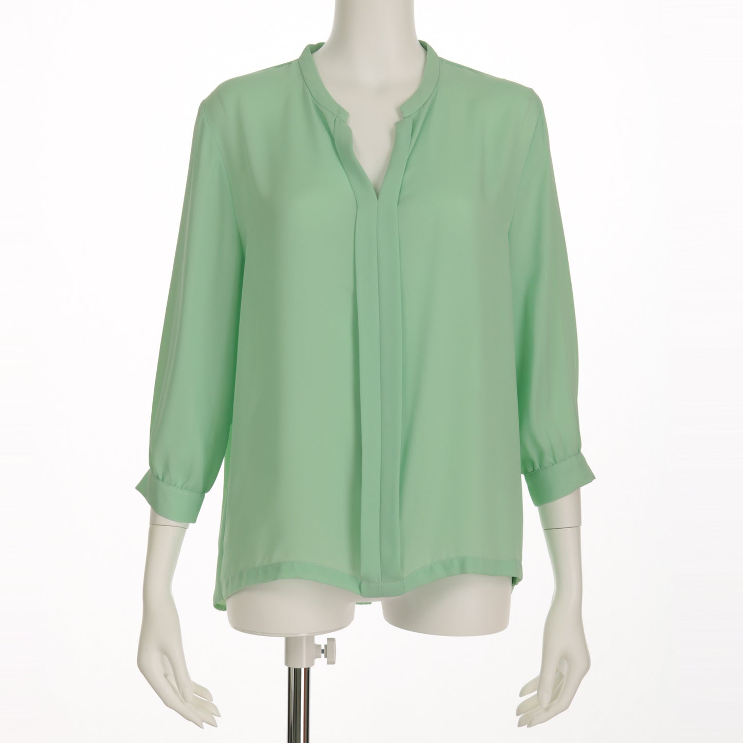 オープンフロントネックブラウス