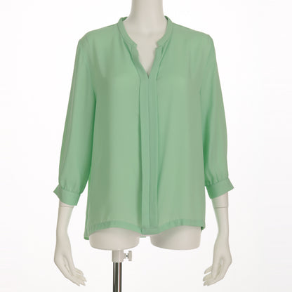 オープンフロントネックブラウス