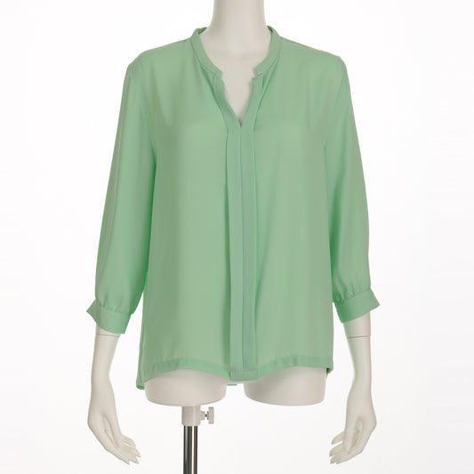 オープンフロントネックブラウス