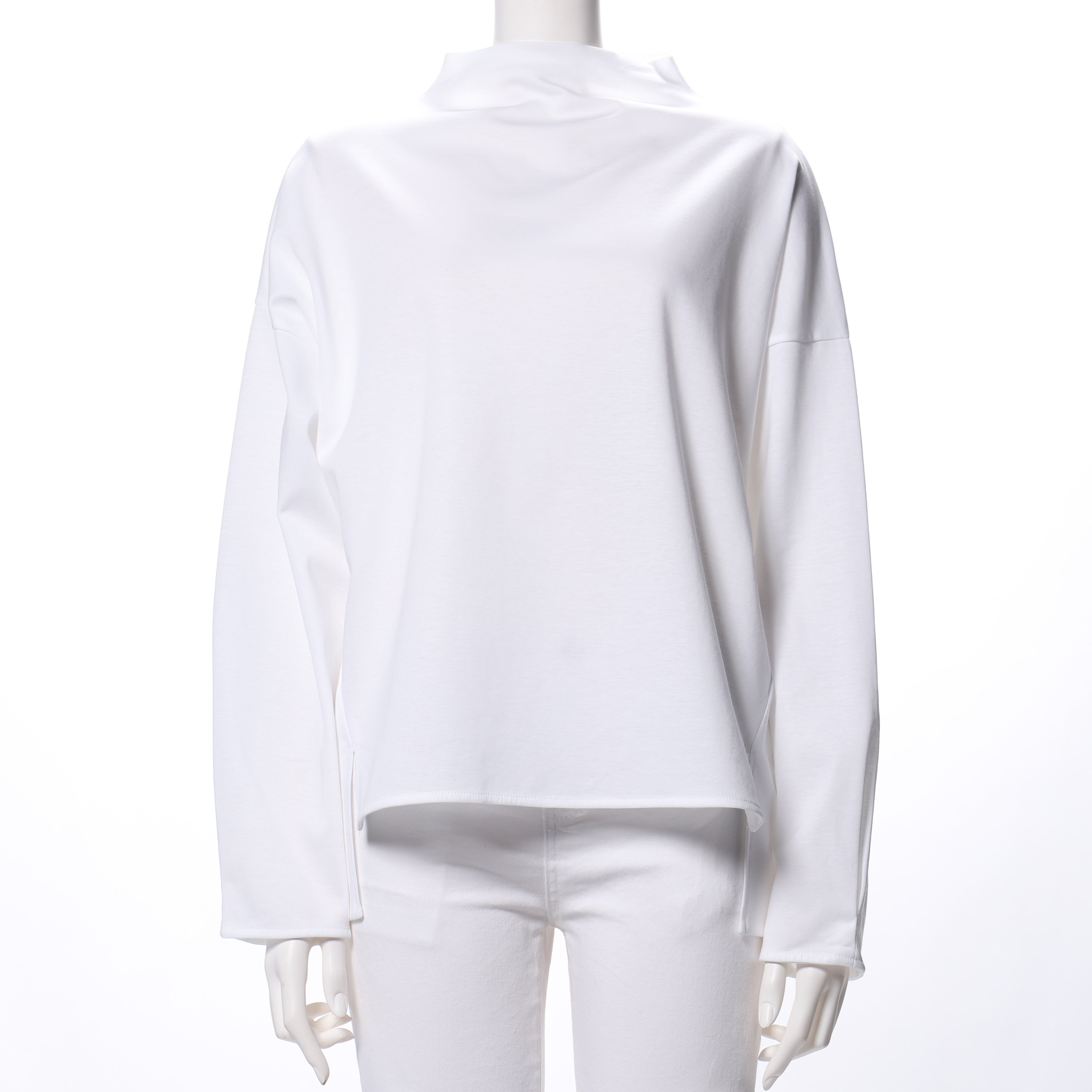 ハリ感のあるオフネックカットソー