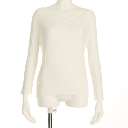 Vネックリブニット