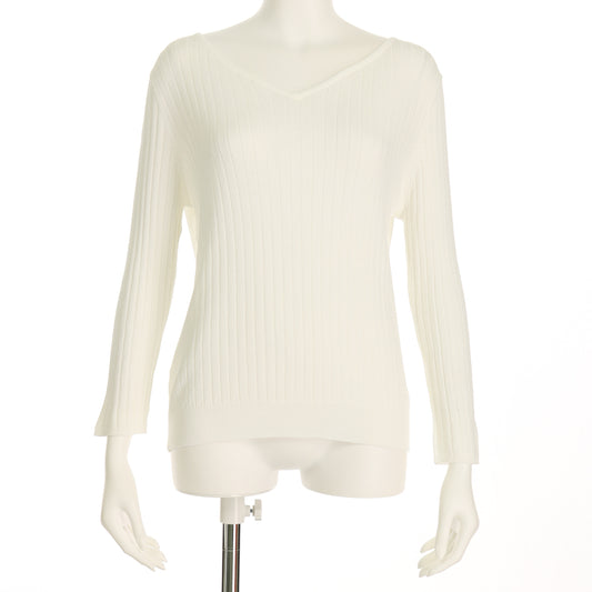 Vネックリブニット