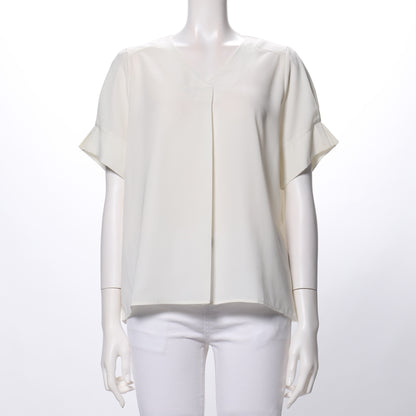 フロントタック入りVネックブラウス