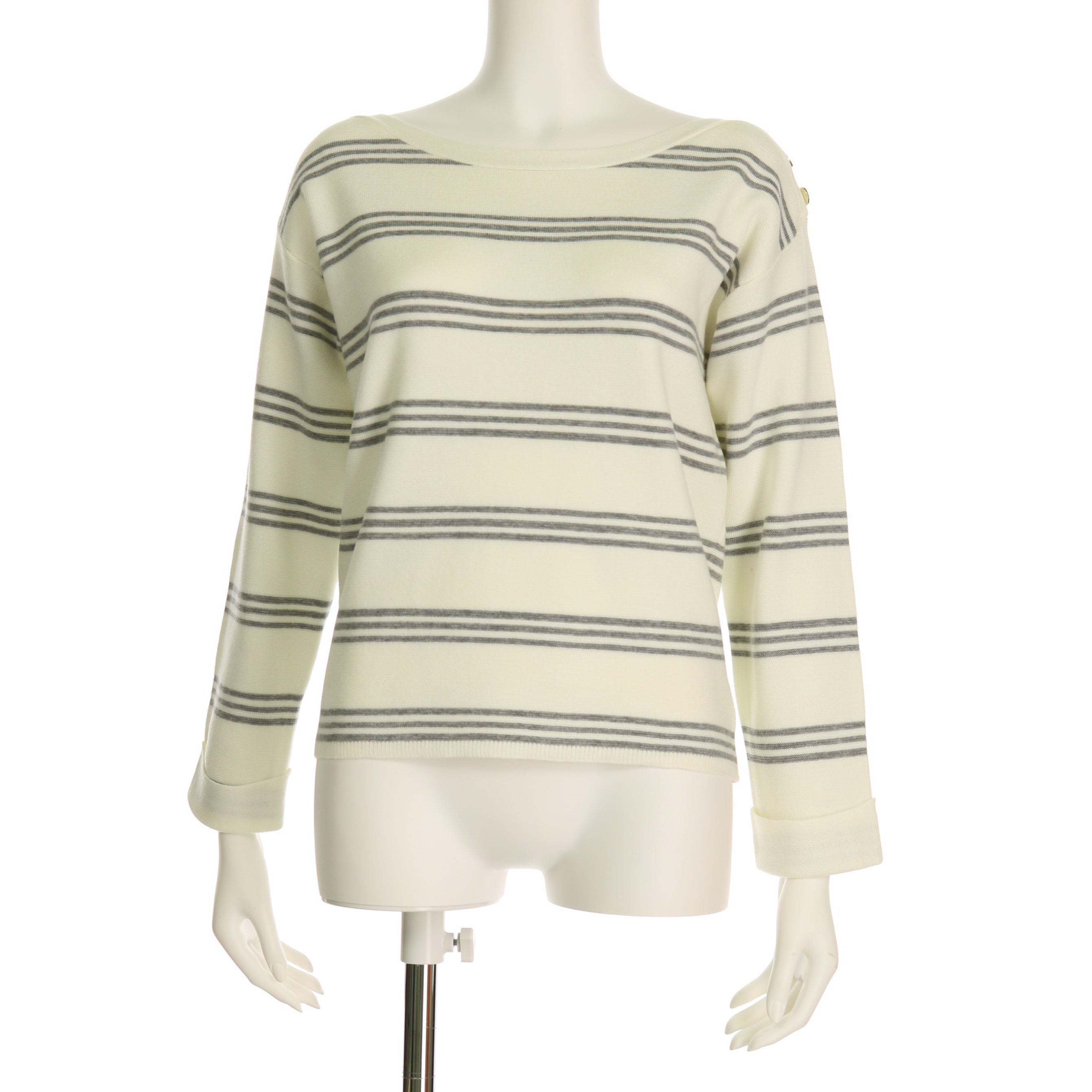 ボタン付きボーダー柄ニット