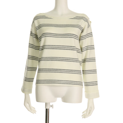 ボタン付きボーダー柄ニット