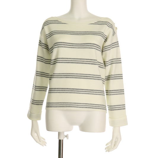 ボタン付きボーダー柄ニット