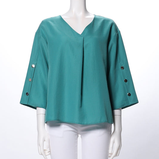 金ボタンデザインVネックブラウス