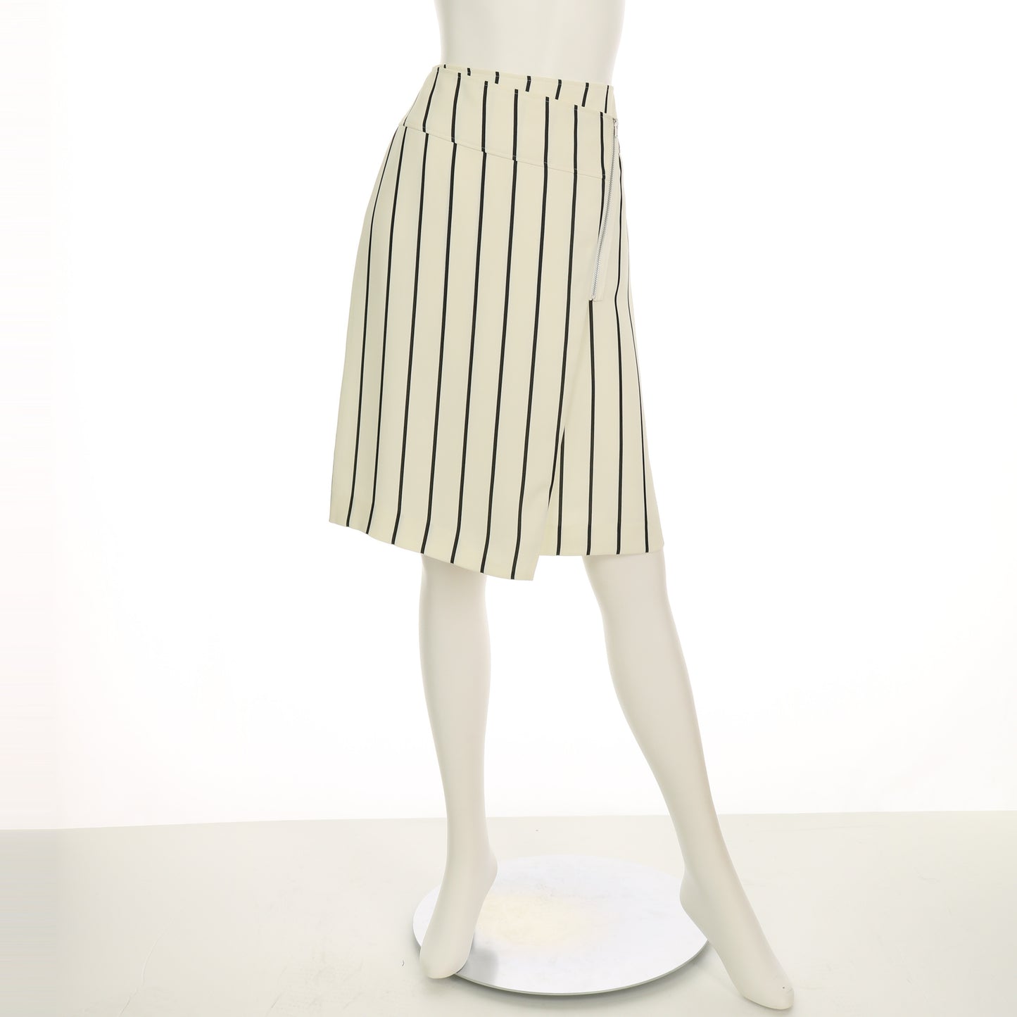 ストライプ柄ラップ風スカート