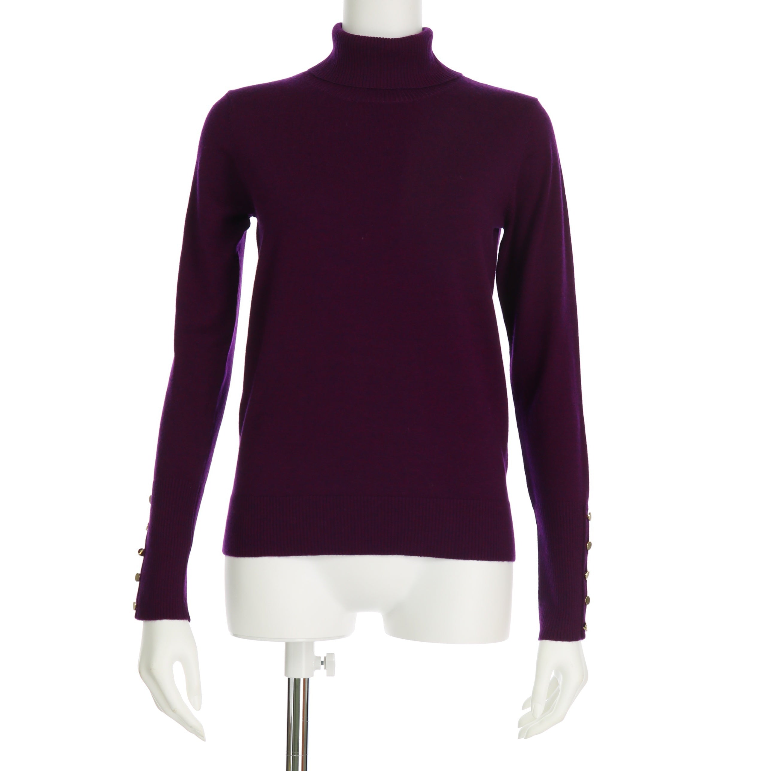 袖のボタンアクセントタートルネックニット