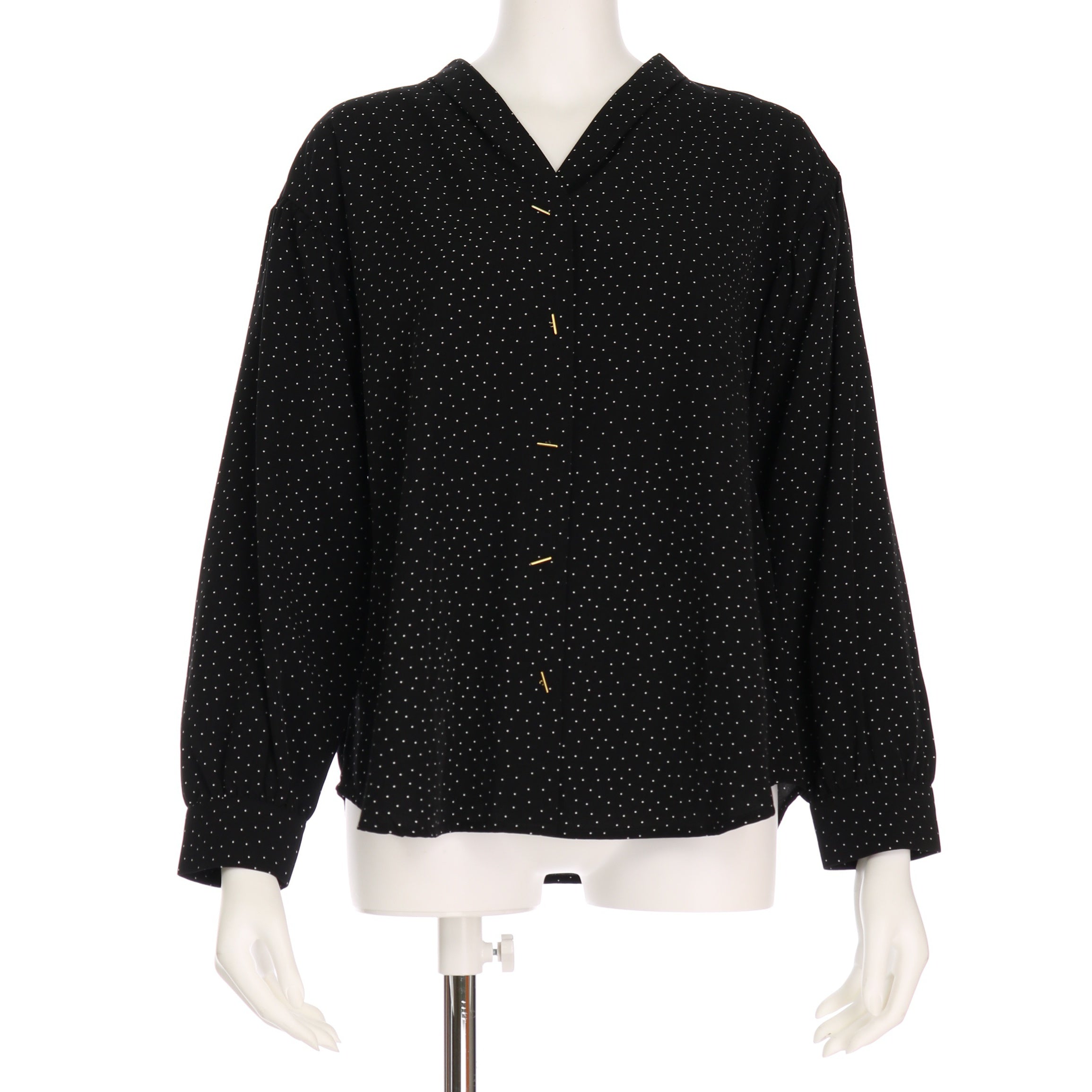 フロント飾りボタンデザインブラウス