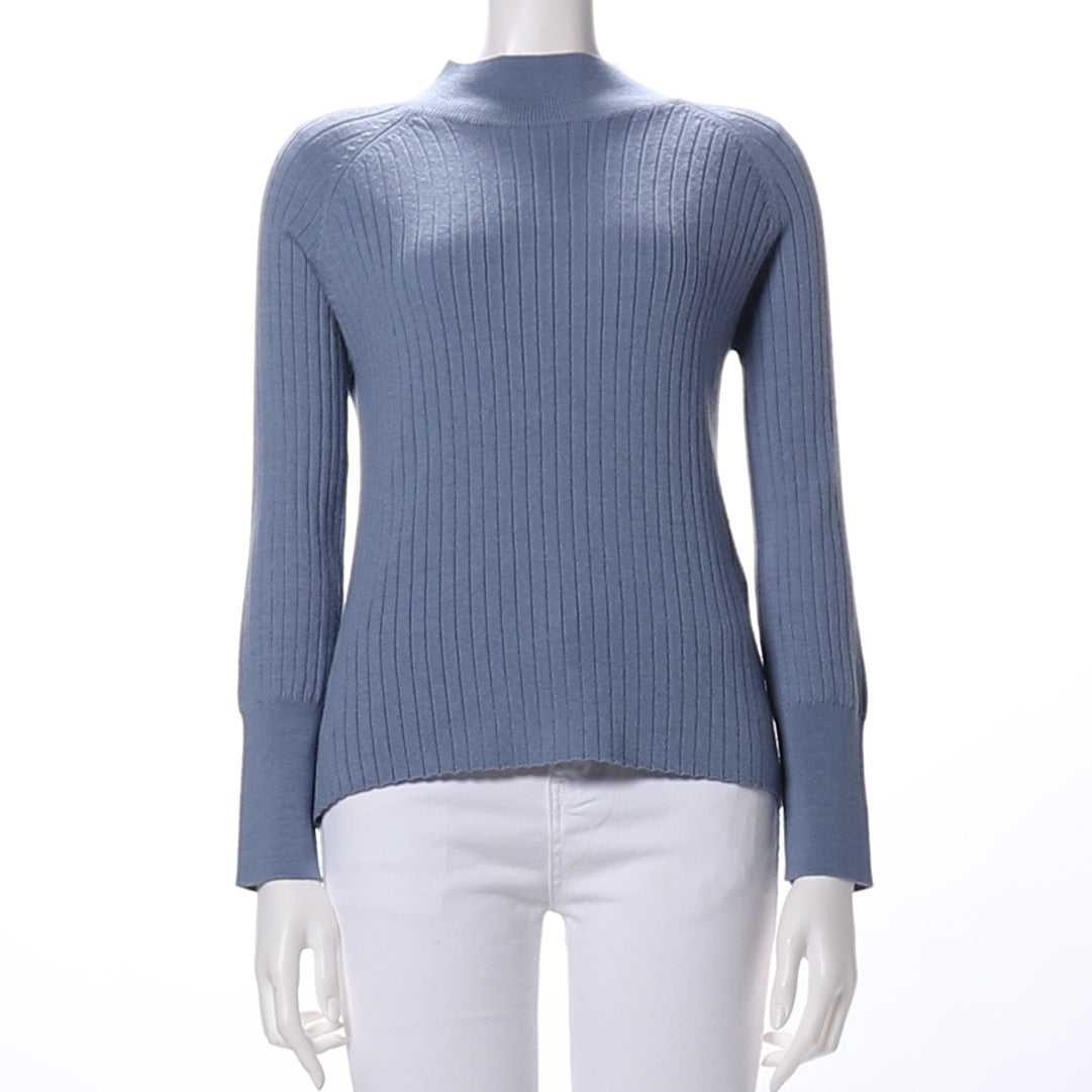 バックボタンデザインハイネックニット