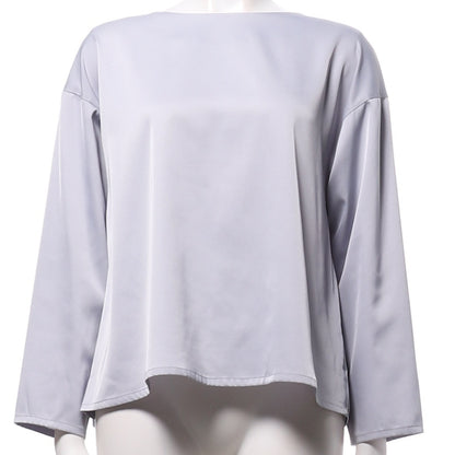 ツヤ感バックボタンブラウス