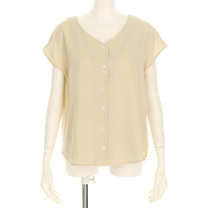 フロントボタンブラウス