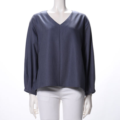 シンプルシルエットVネックブラウス
