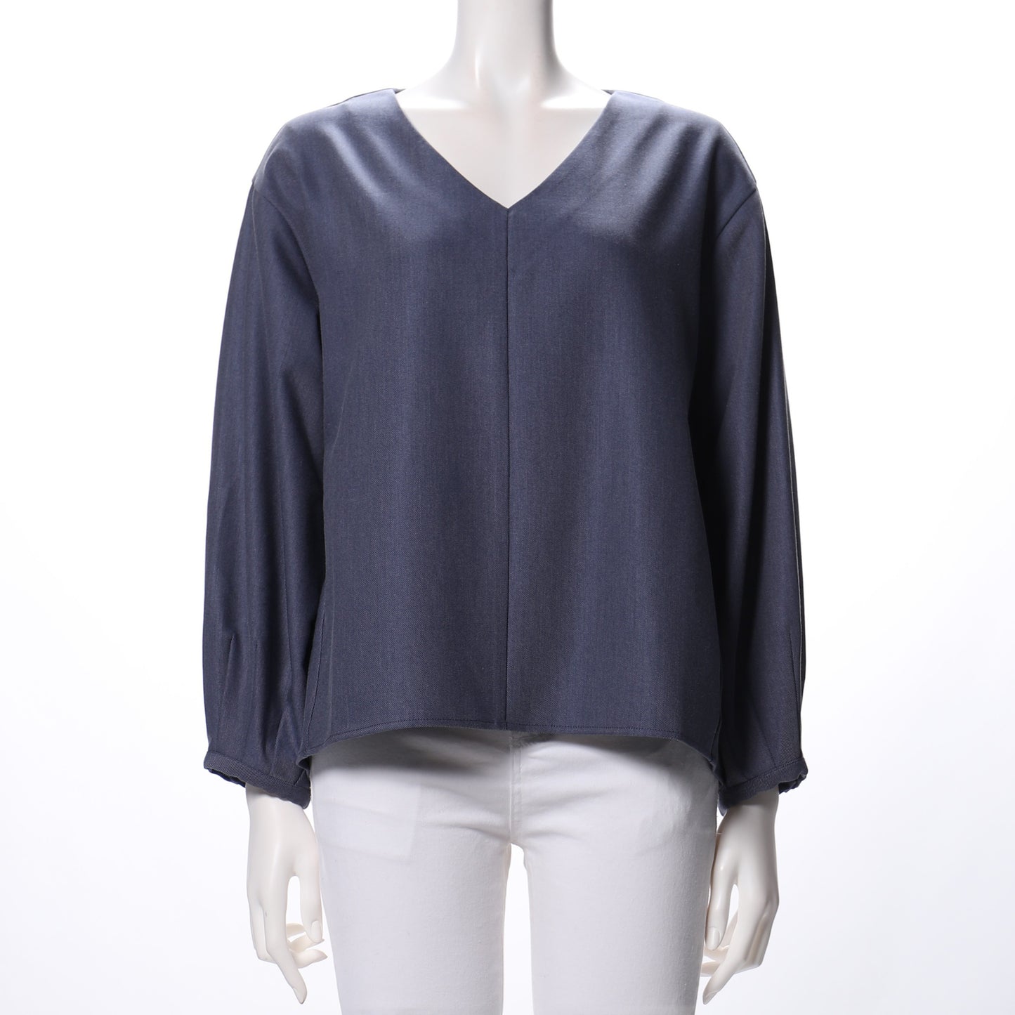 シンプルシルエットVネックブラウス