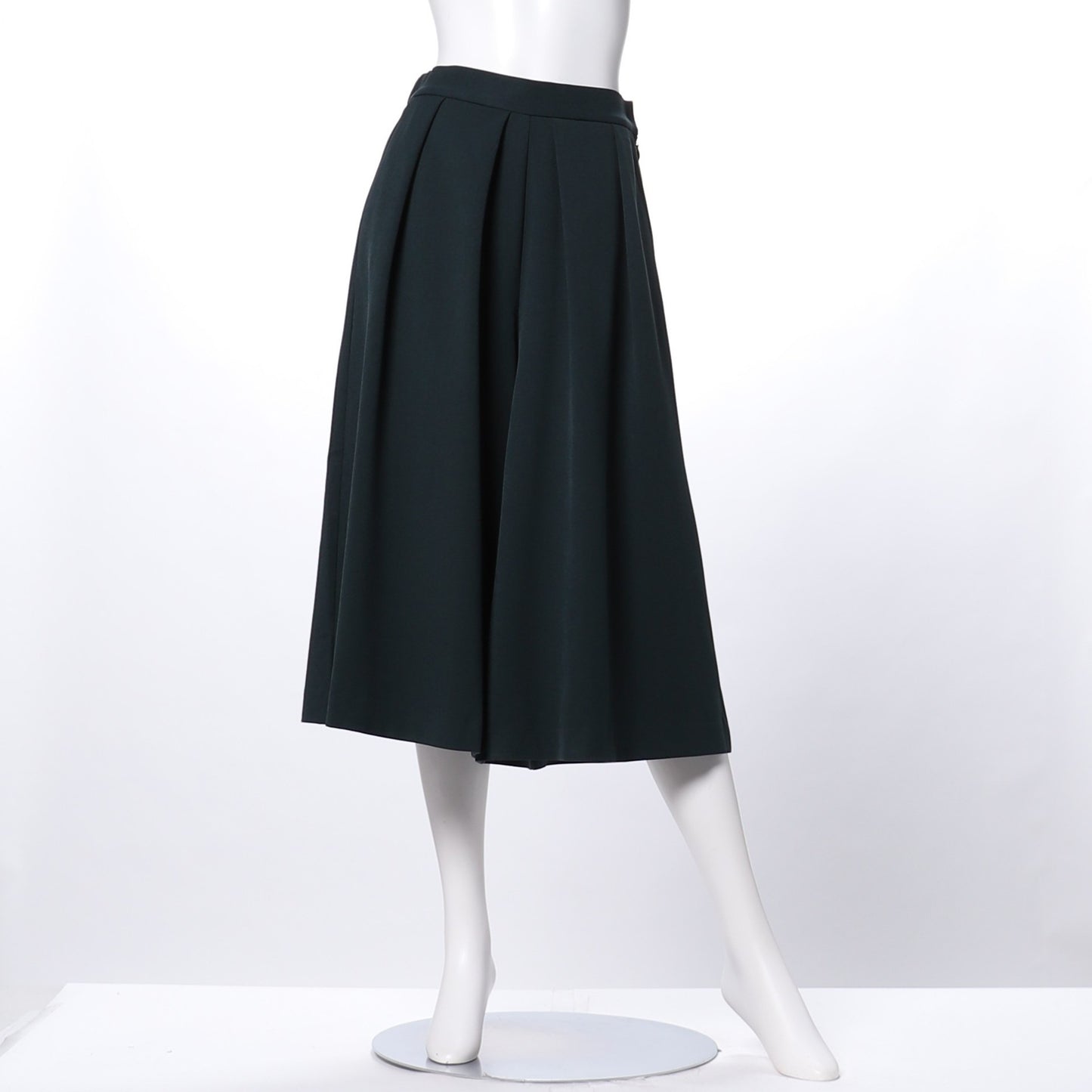 タック入りフレアパンツ