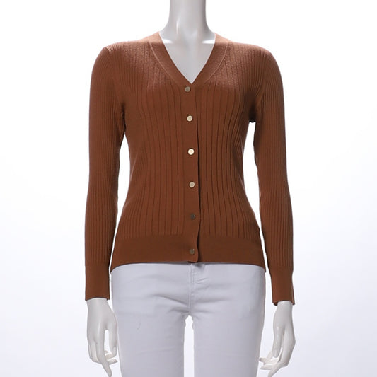 フィット感のあるVネックニットカーディガン