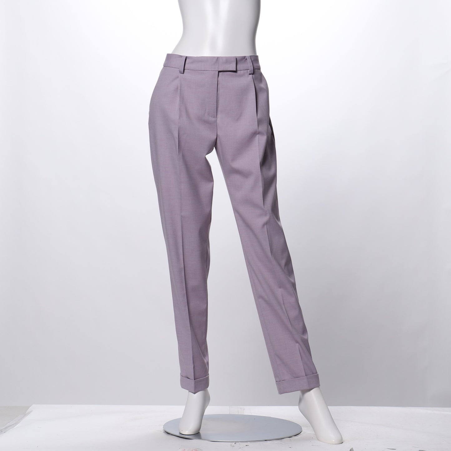 タック入りテーパードパンツ