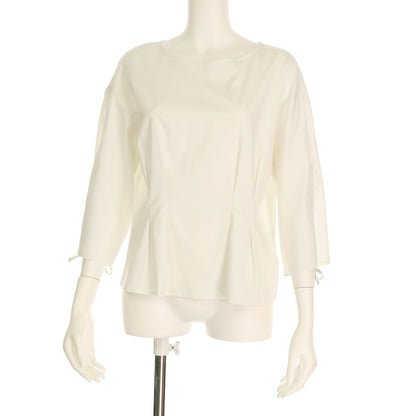 ペプラムシルエットブラウス