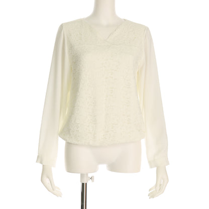 フロントレースVネックブラウス