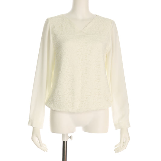 フロントレースVネックブラウス