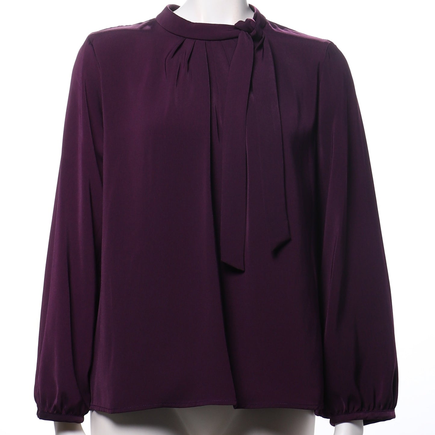 ボウタイ風ブラウス