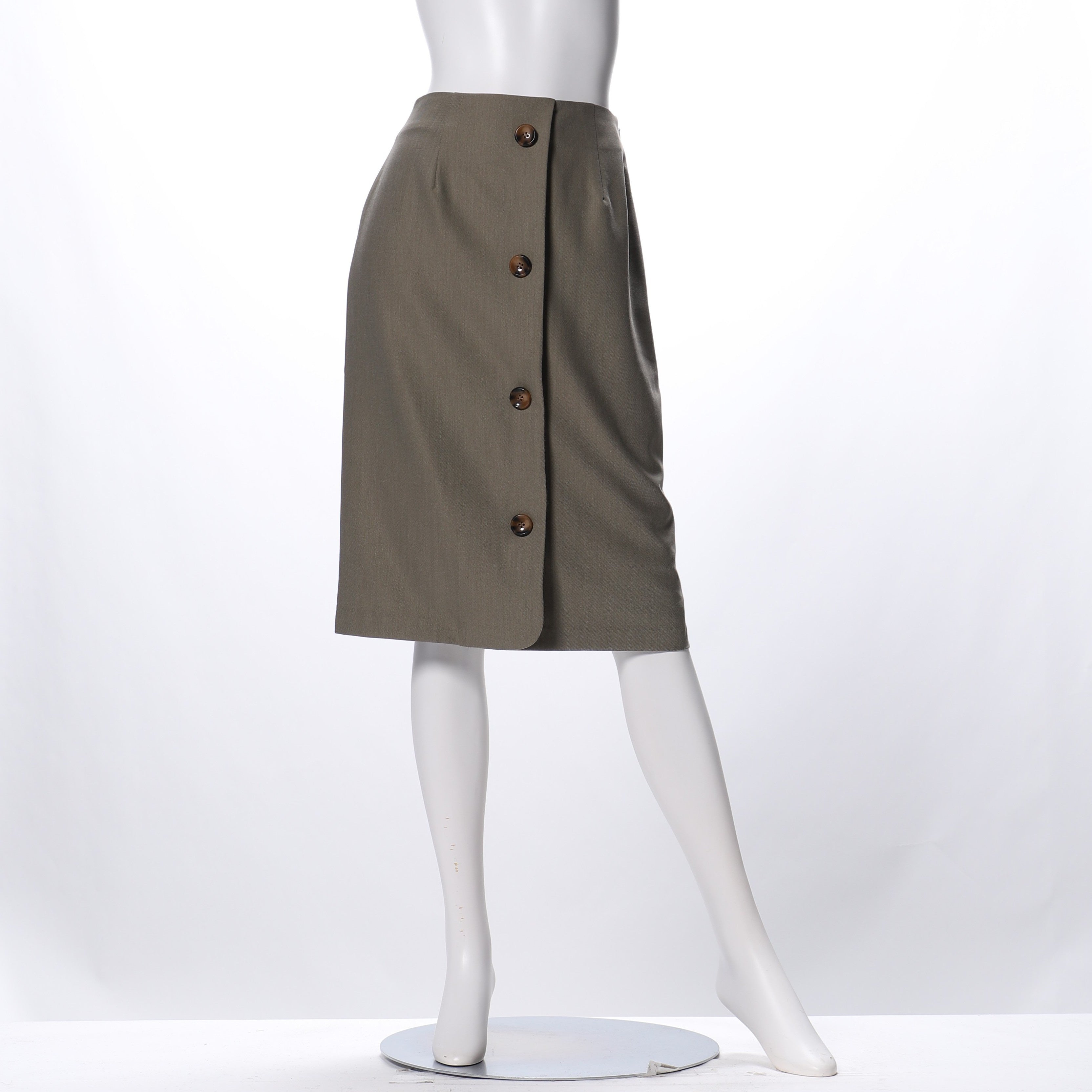 フロントボタンデザインタイトスカート