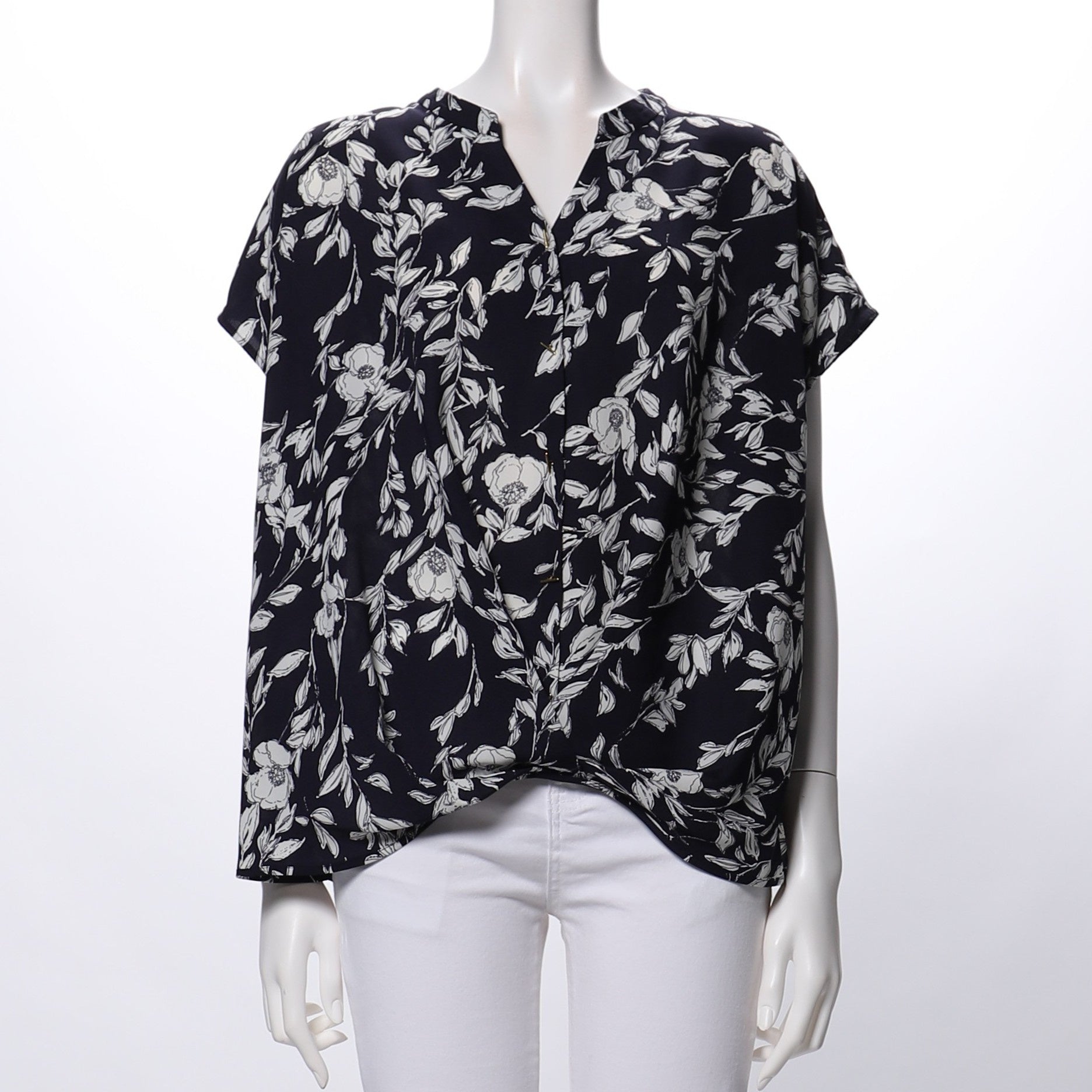 裾タック入りフラワープリントブラウス