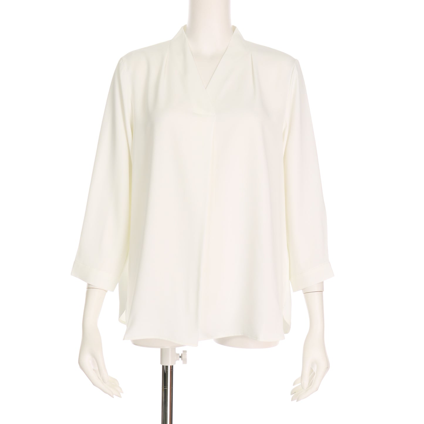 立体的ネックデザインブラウス