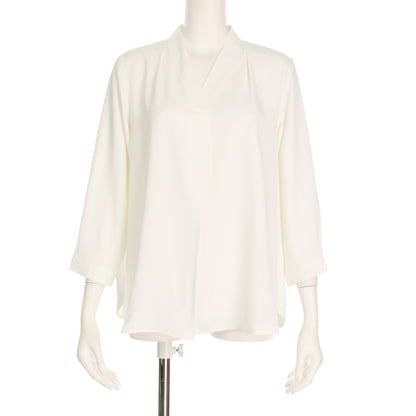 立体的ネックデザインブラウス