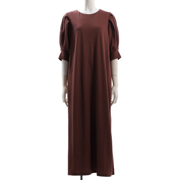 すとんとしたシルエットのパフスリーブワンピース