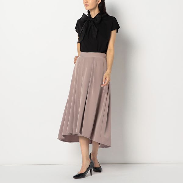 タック入りフレアスカート